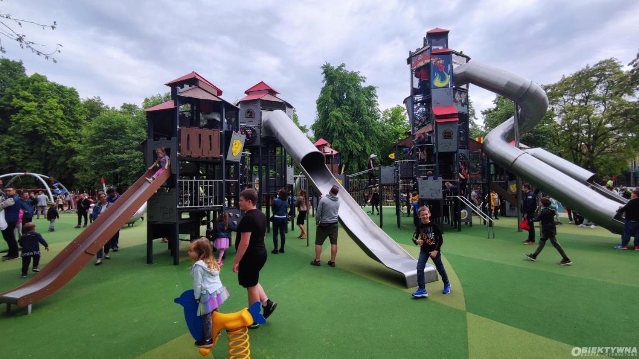 פרוז'קוב Juna - Nowoczesny Apartament W Centrum Z Widokiem Na Park מראה חיצוני תמונה